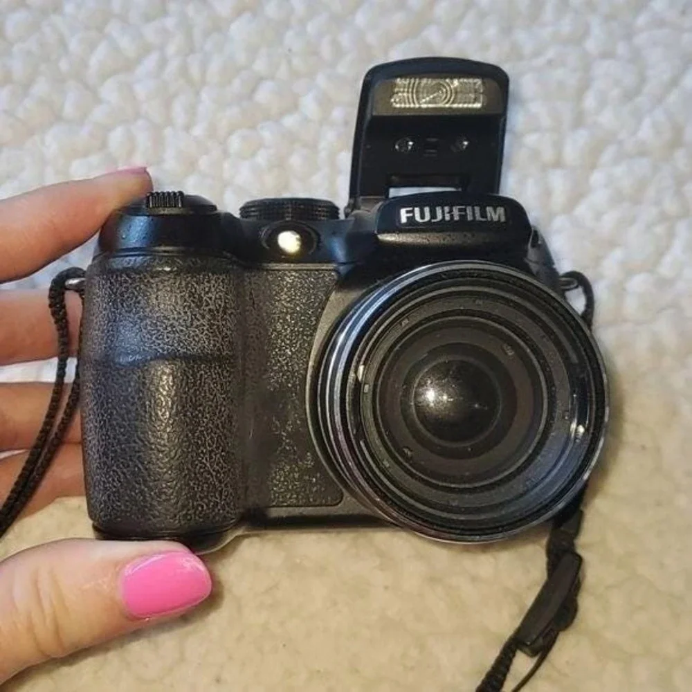 Fujifilm Finepix S1500 MP‎ 12X Image Camera, Strap & Lens Cover